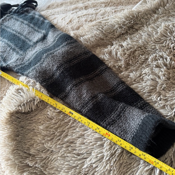 H&M Divided Knit Sweater in Gray and Black - Picture 7 of 8